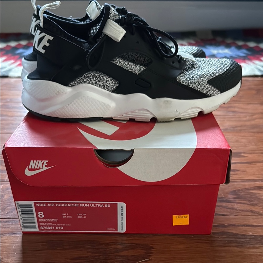 Nike Black and White Athletic Shoes with Chunky Sole - Picture 3 of 5
